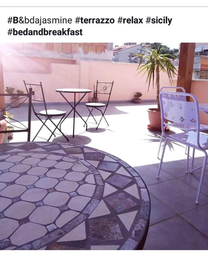 b&b da Jasmine Santa Teresa Di Riva Bagian luar foto